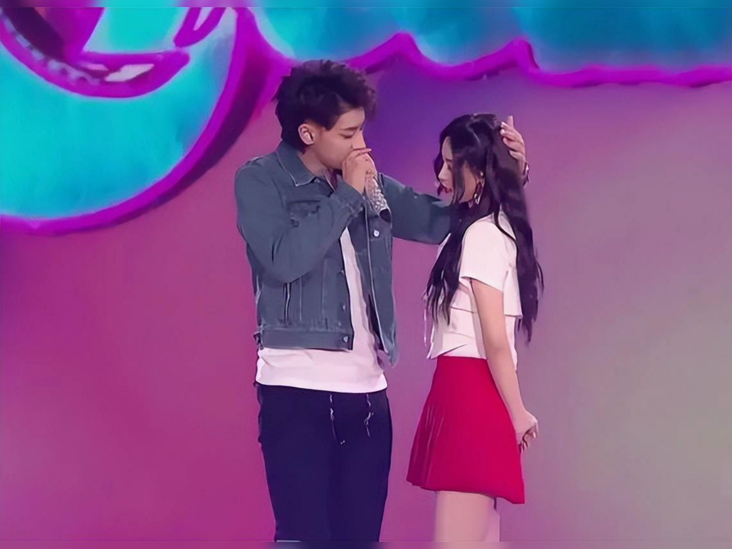 黄子韬刘艺洋《六》