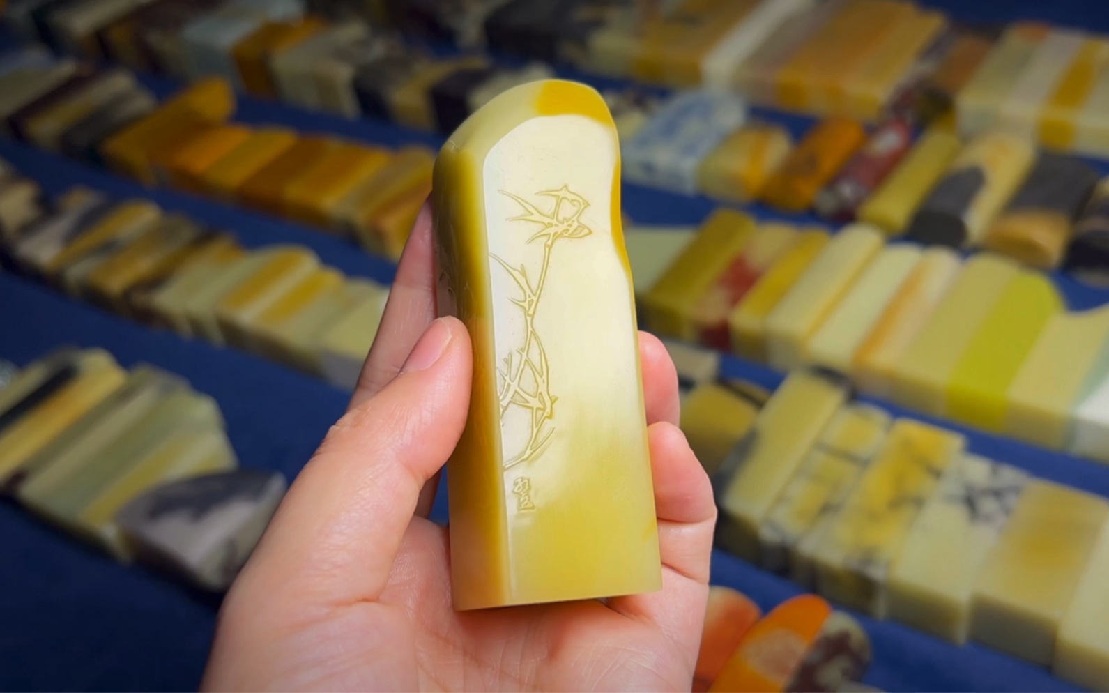 青田老封门灯光冻底冰纹菜花黄,尺寸26,25,88mm.