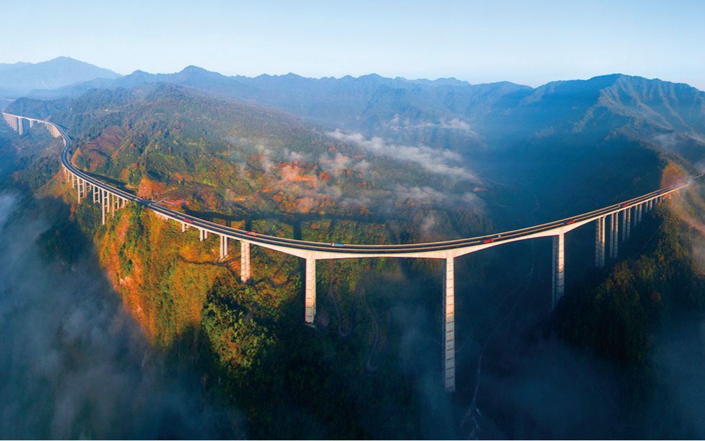 [图]法国人介绍让人眩晕的中国“天空高速公路”