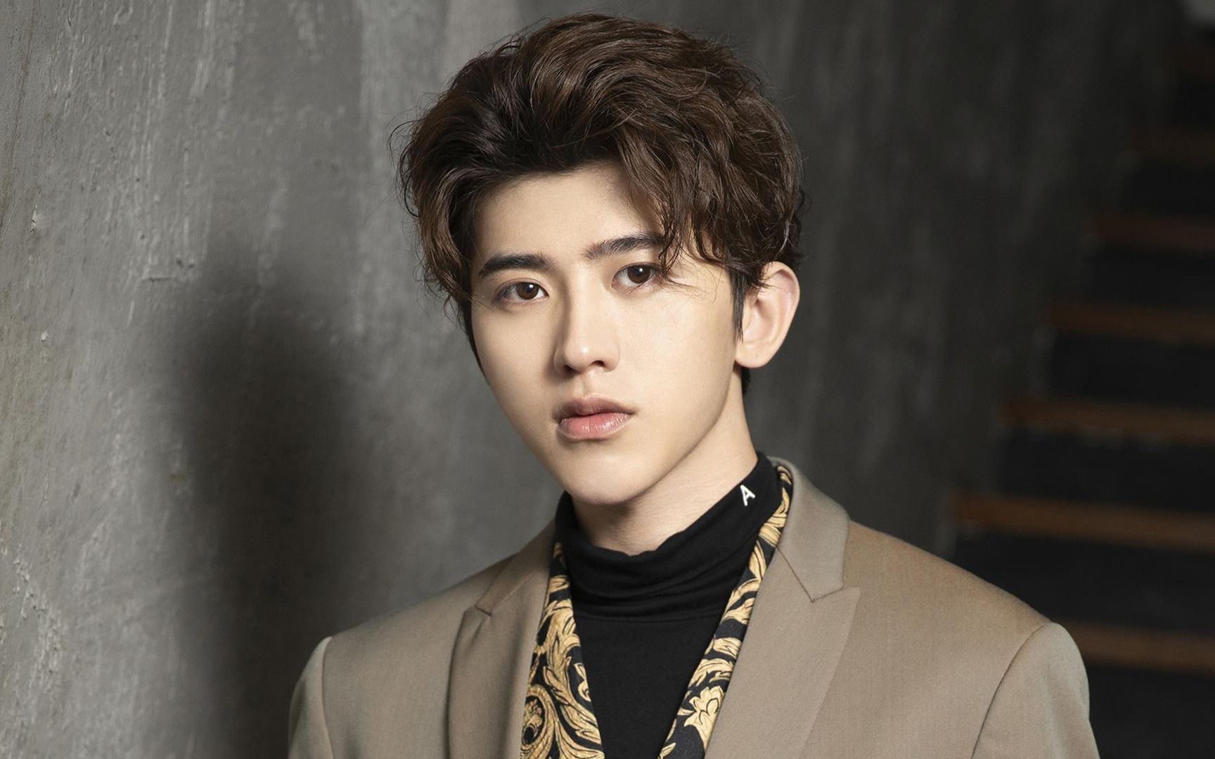 蔡徐坤被封杀原因?另一位情人将曝光,网传才14岁是富家千金