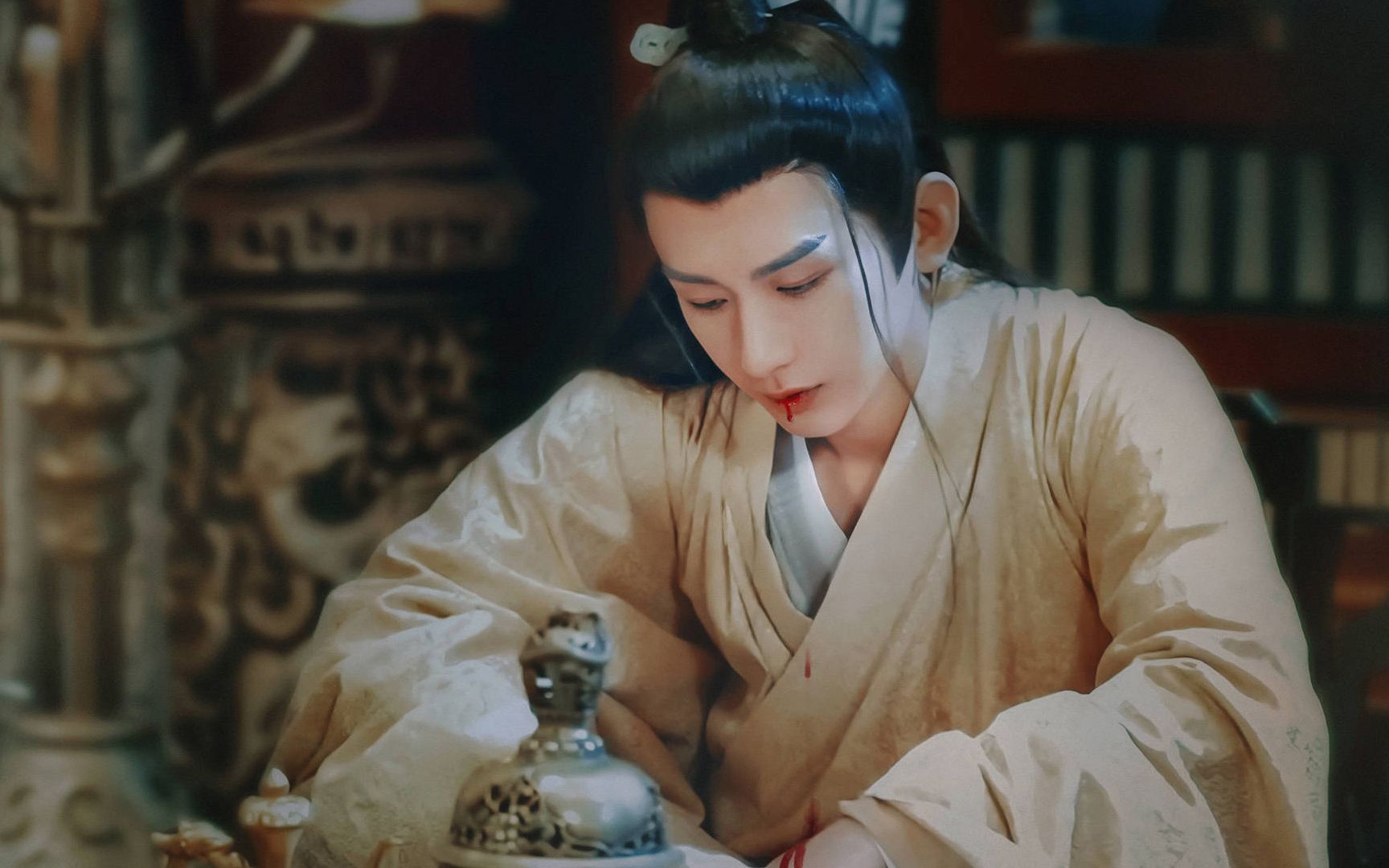 成毅《梦醒长安》来袭,变少年天子上演眼神杀,病娇腹黑人设太可