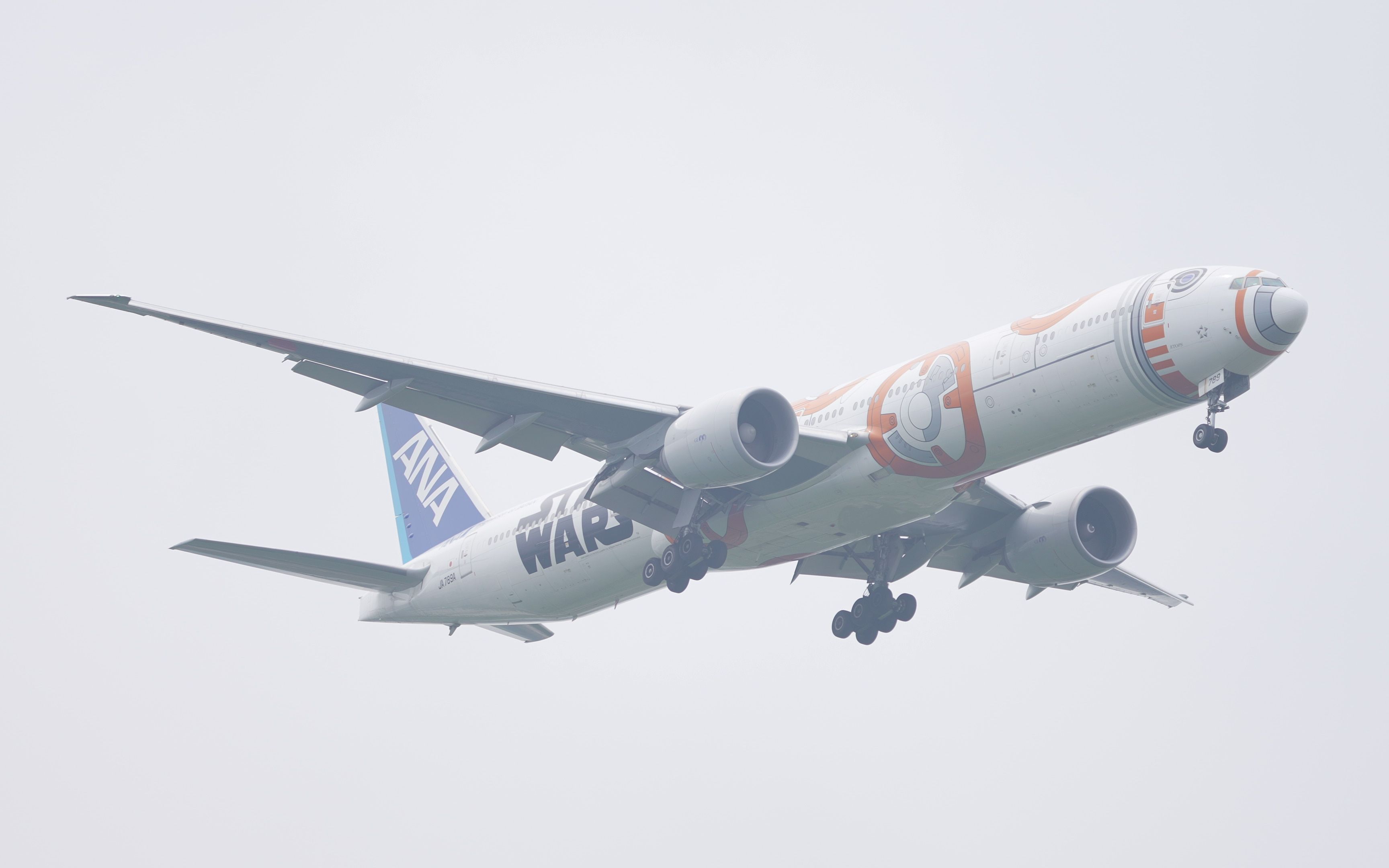 全日空777-300er ja789a 星球大战bb-8彩绘 pek跑道01降落
