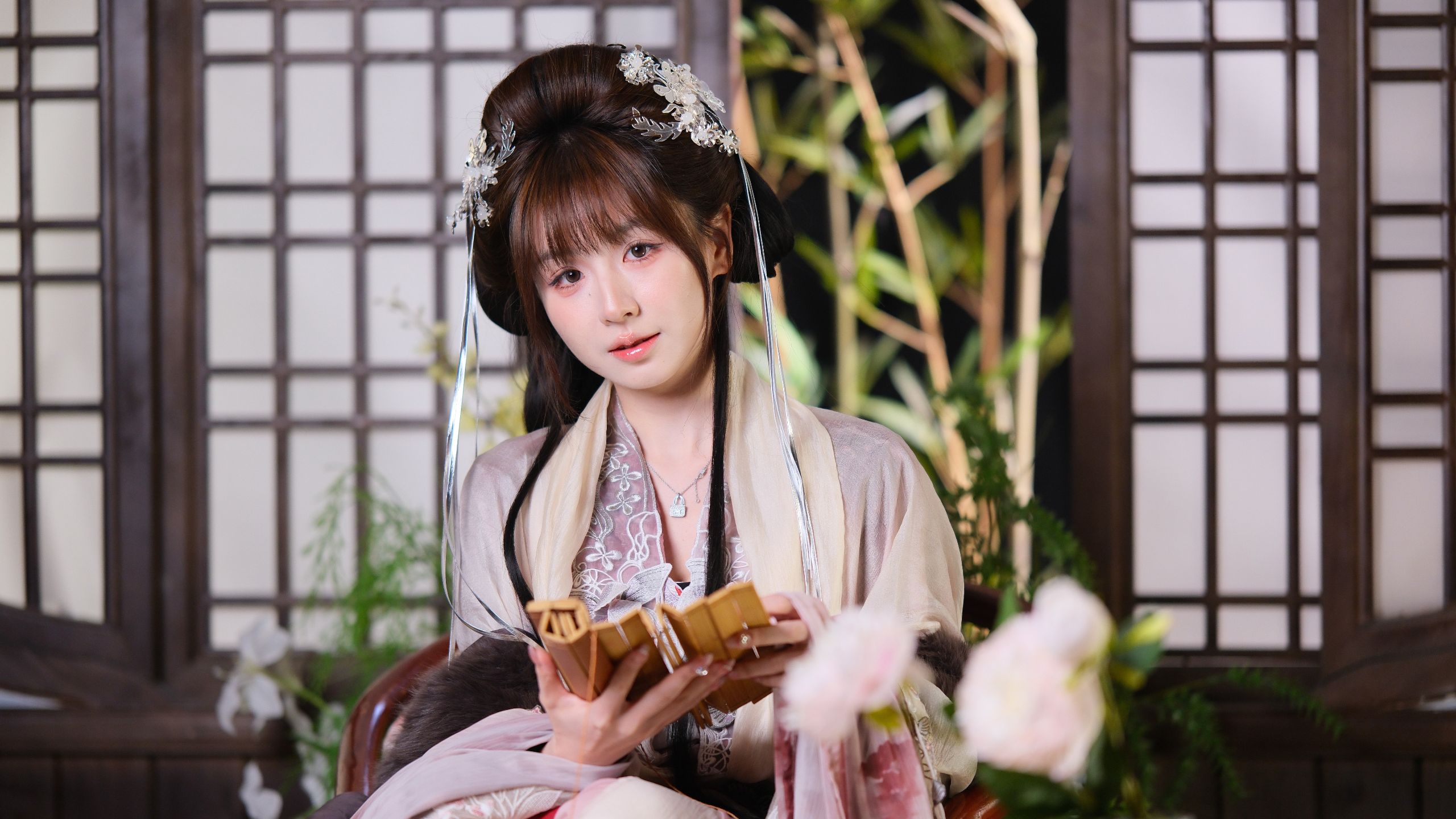 女儿心总如水，起伏而迂回