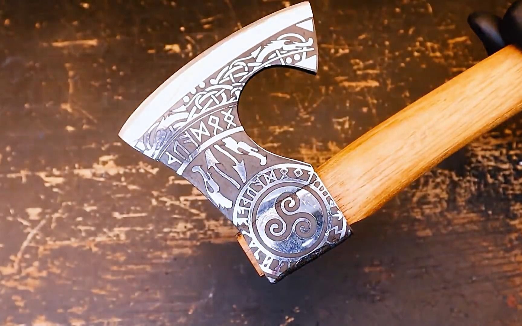 修复超级炫酷的维京战斧,这个动手能力真的是太强了,过程超级解压!