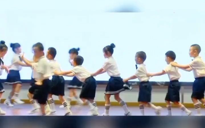 [图]元旦舞蹈幼儿园毕业情景剧《再见，我的幼儿园》幼儿园 舞蹈剧目 六一舞蹈 幼儿园六一舞蹈 幼儿舞蹈 幼师必备 少儿舞蹈 舞蹈 幼儿舞蹈视频 儿童舞蹈 幼儿园儿童舞