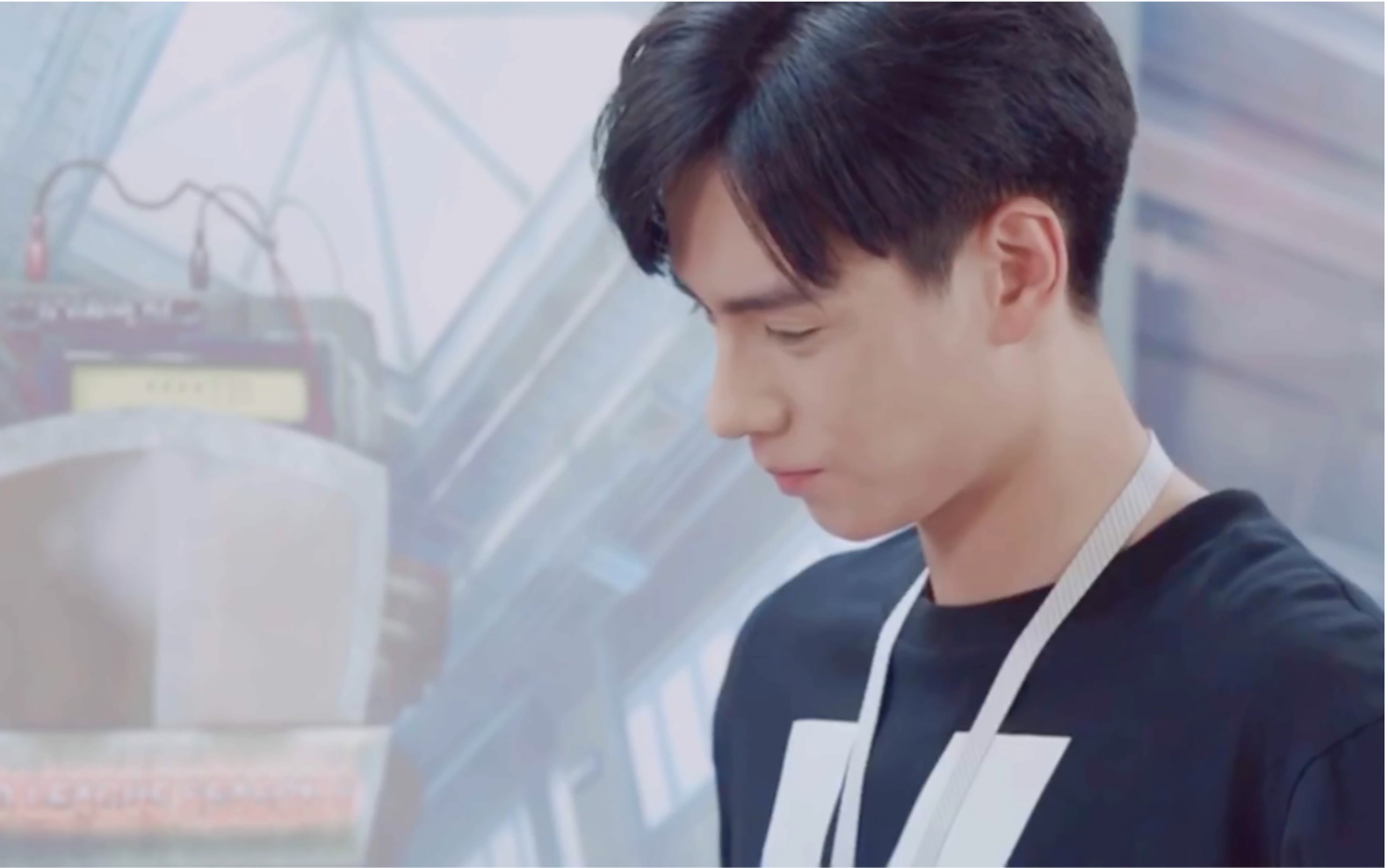 吴白胡一天这绝对是全剧中小白笑得最甜的一次aaaawsl