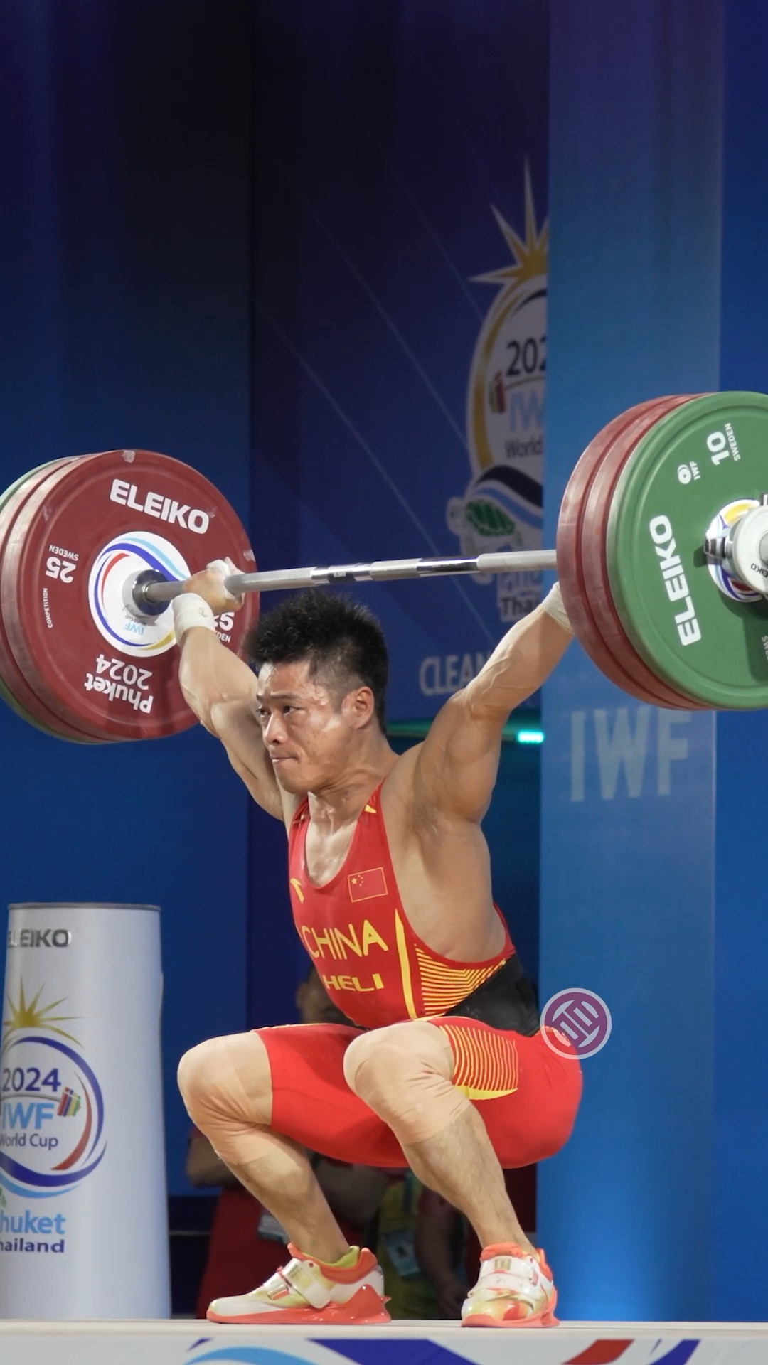 李发彬 146公斤抓举刷新自己保持的抓举世界纪录