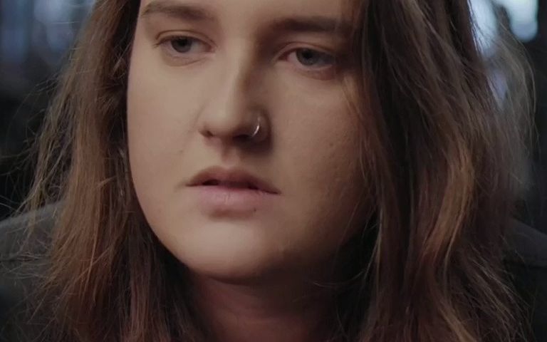 放松点,戴上耳机倾听好听音乐abby wolfe-change my mind(official