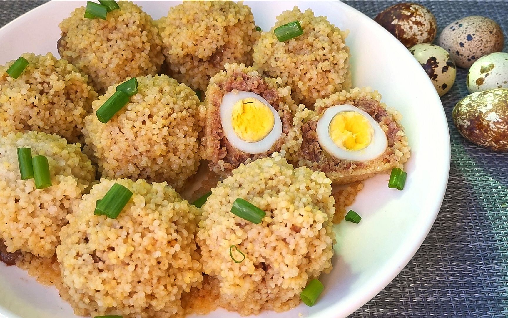 肉包鹌鹑蛋这种做法第一次吃,营养美味,不加一滴水,元旦做给家人吃