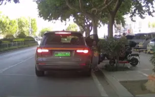 Télécharger la video: 开门，下车，放水，上车，关门。一气呵成！