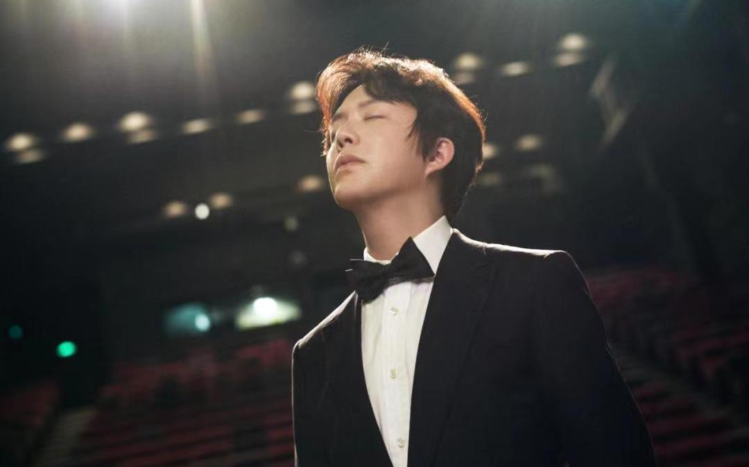 李云迪我爱你中国对比