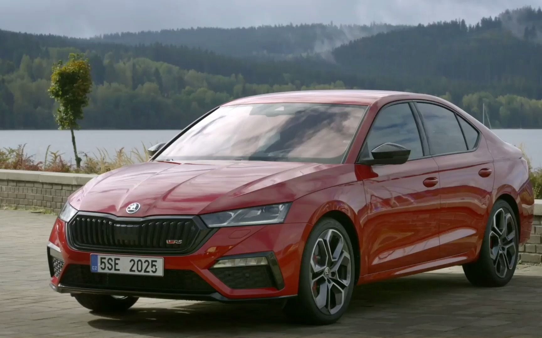 2021款斯柯达(skoda)明锐rs_外观造型很有攻击性,钢炮感强烈