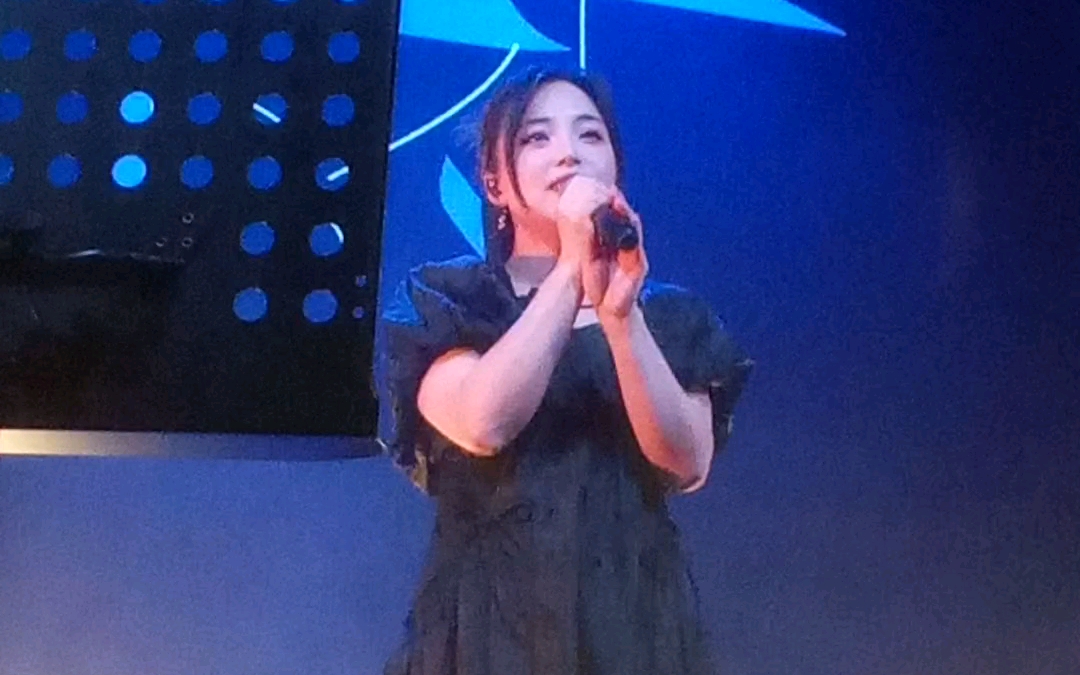 【云の泣】世界不在任何地方 | 云姐现场好稳歌声好温柔!