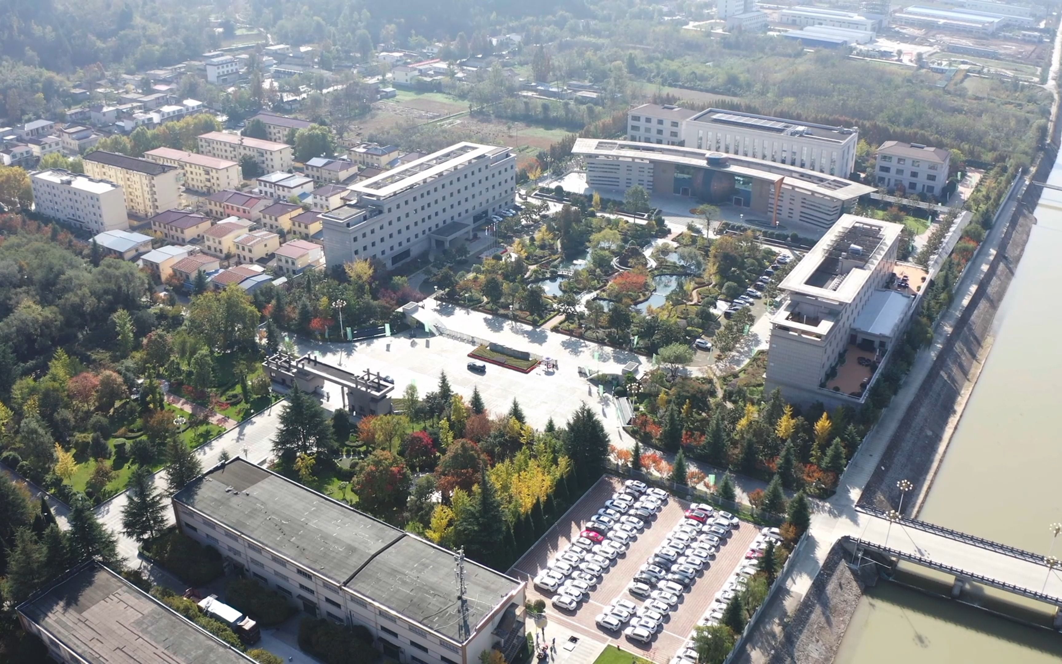 江苏徐州客户一行参观金徽酒厂