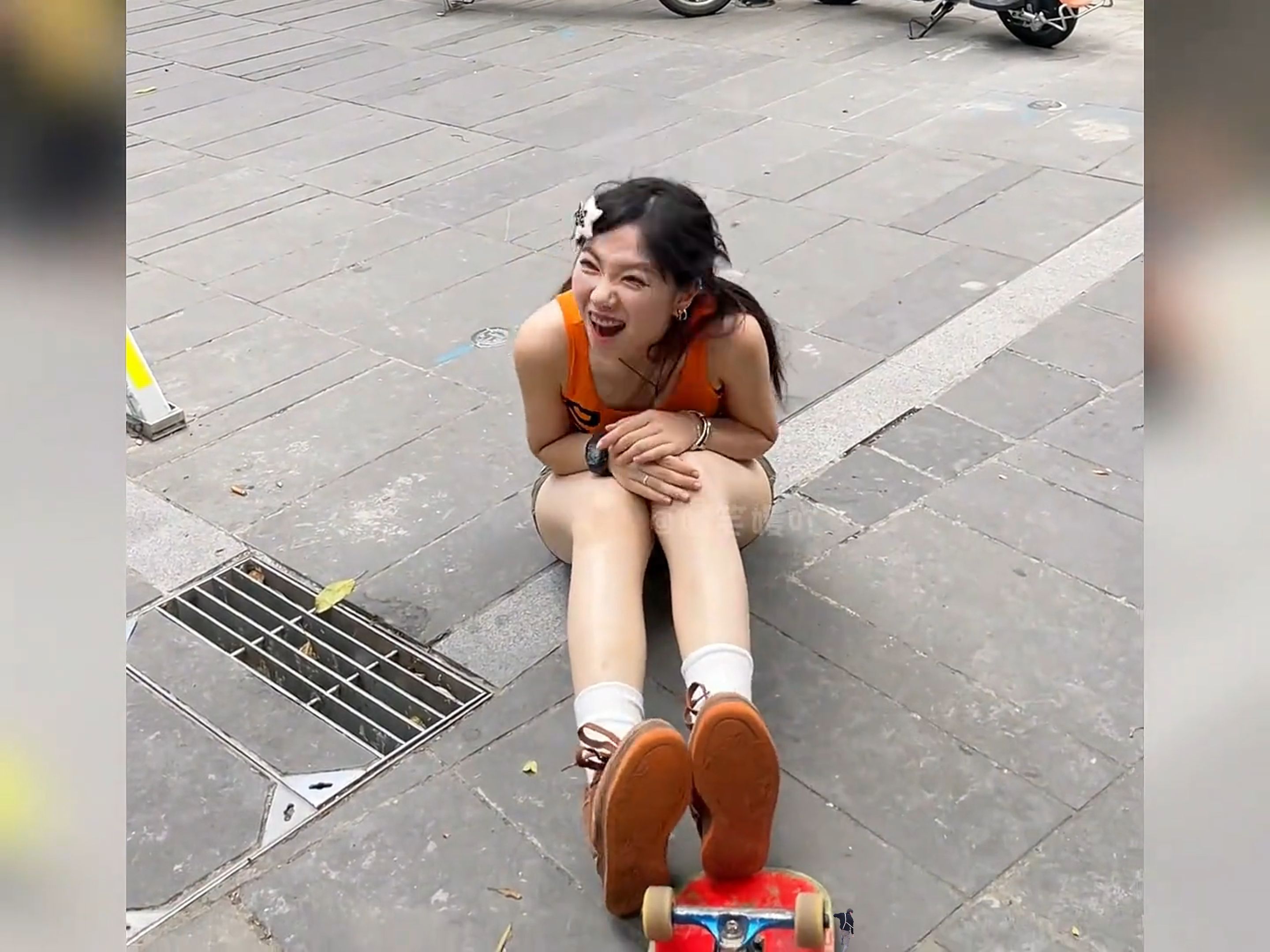 免费看女生怼憨憨视频