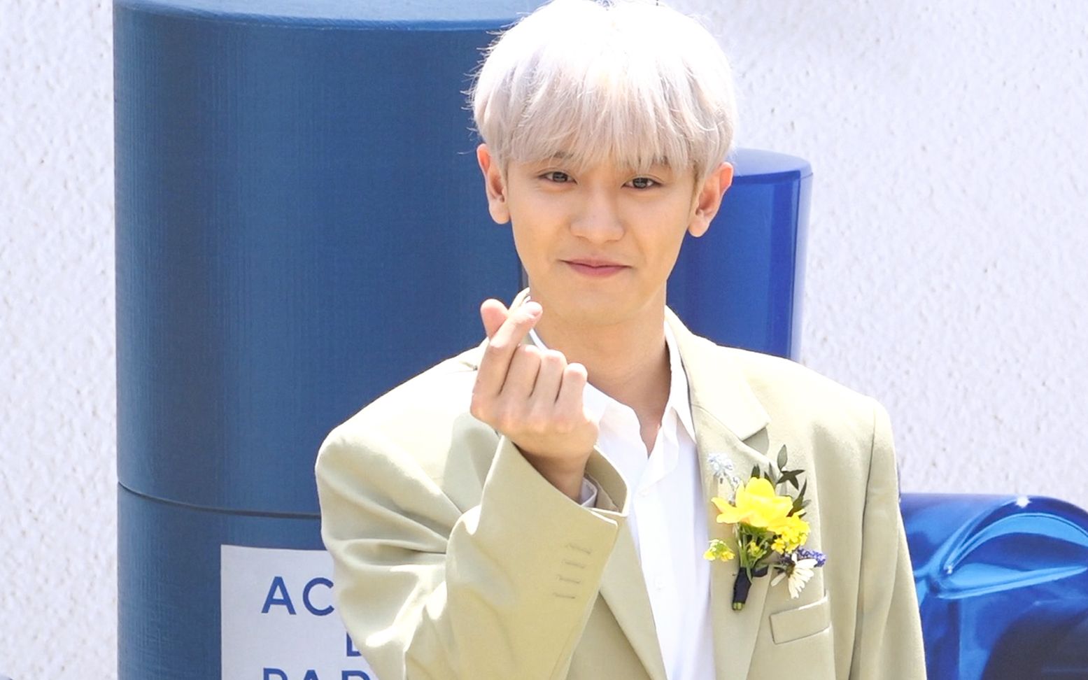 韩国男团朴exo灿烈阳光帅气大男孩,帅气比心,俘获多少少女心