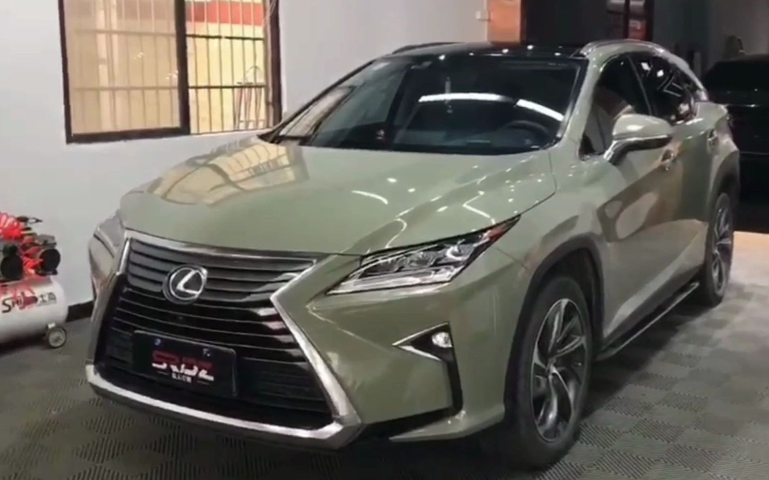 水晶装甲绿-雷克萨斯车身改色贴膜