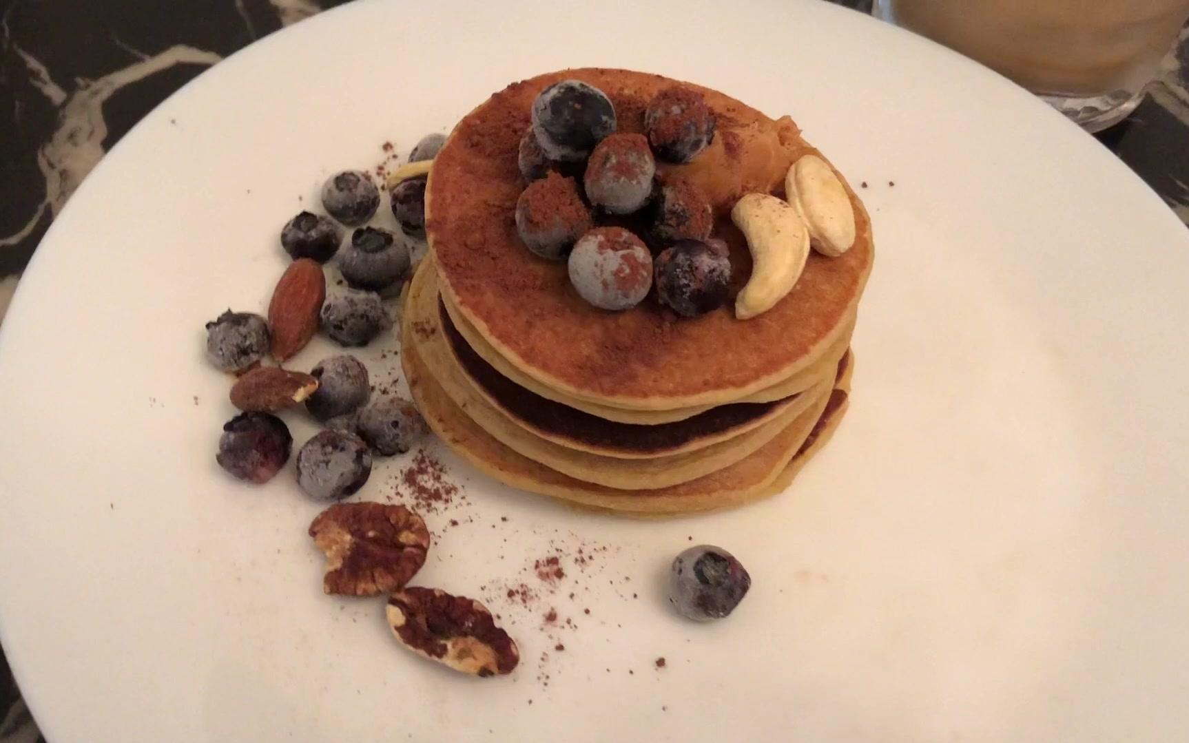 做早餐无油无糖无泡打粉版早餐松饼 拿铁