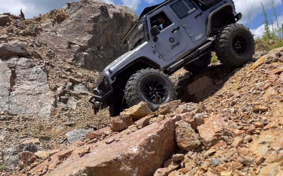 【搬运】rc攀爬车 帅气牧马人野外穿越游玩 硬派越野车明星车型axial