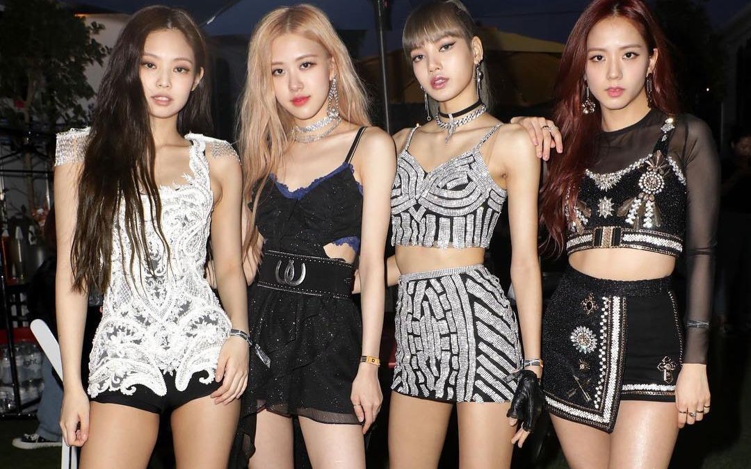 [图]【BLACKPINK】1080完整燃爆Coachella现场 实力一小时舞曲慢曲连唱 含Kick It首show 感覺閨女們衣服有點少呀