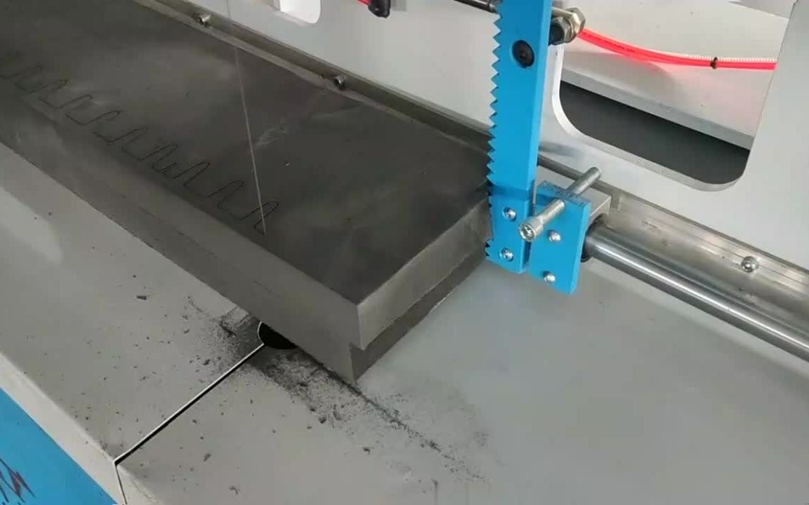 箱板瓦楞纸设备 石墨切割机器有哪些功能