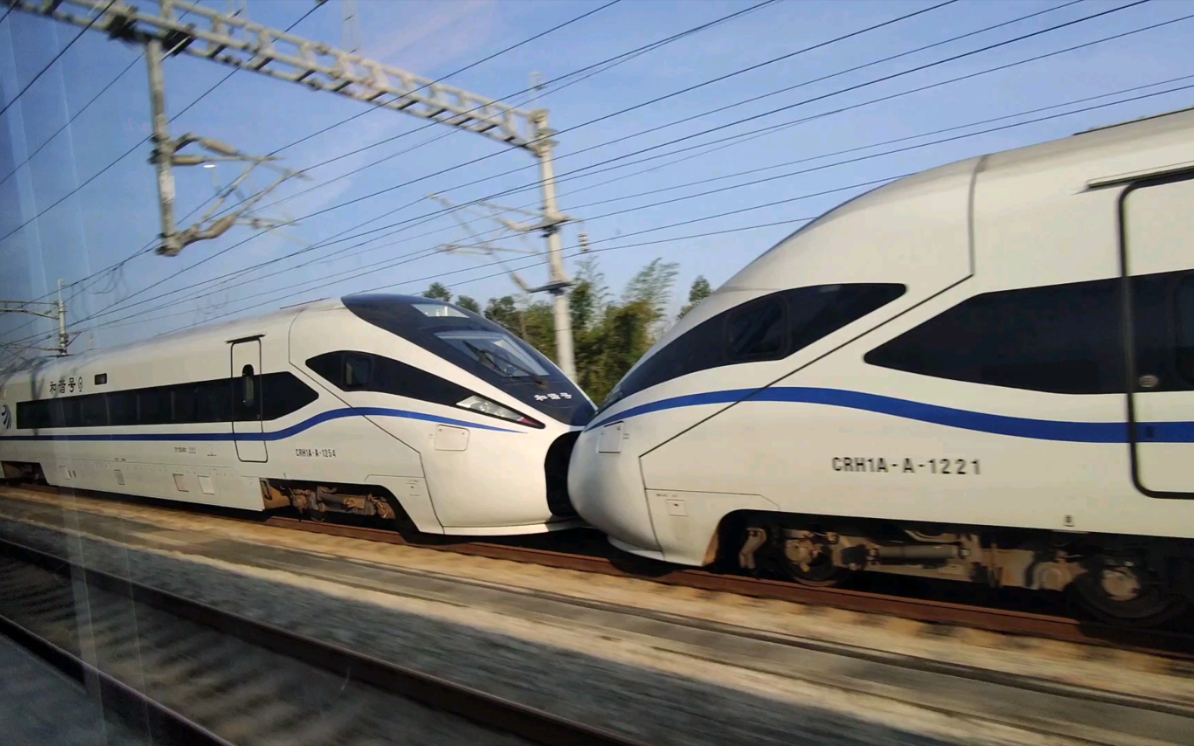 並走,高铁同向飙车 crh2a vs crh1a-a