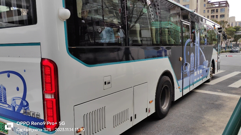 临港公交洋山专线(w2l-021)起点站云鹃路临港大道出站视频(往沈家湾