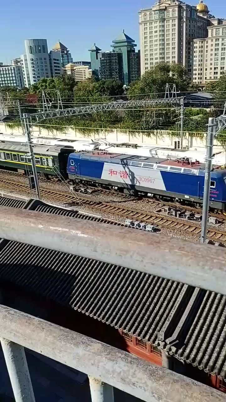 k1785次列车出站,没想到绿皮比动车还_哔哩哔哩 (゜-゜)つロ 干杯