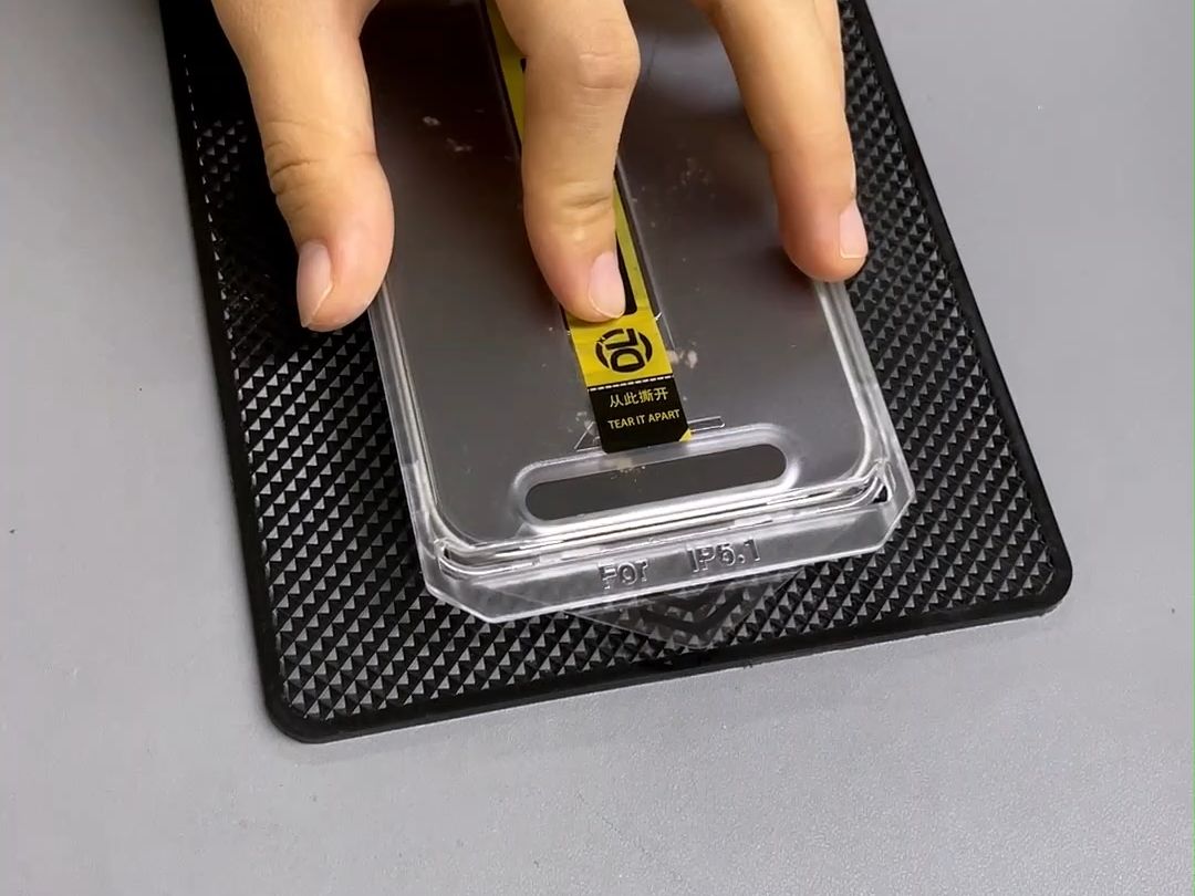 3分钟贴好一张手机膜