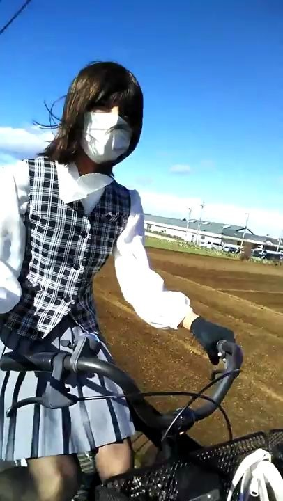 骑自行车美女制服ol 穿着OL制服在强风中骑自行车是怎么样的体验_哔哩哔哩_bilibili