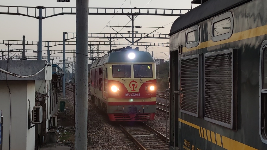 客车t289次永州站换挂df4dk3294号机车