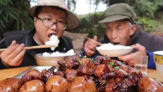 2斤五花肉10个鸡蛋，做“红烧肉闷蛋”入口即化，肥而不腻，解馋