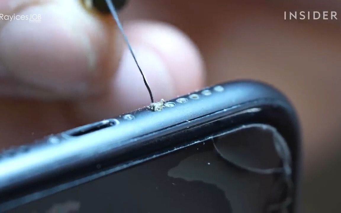 【中字】被灰尘堵住的手机是如何清灰的?