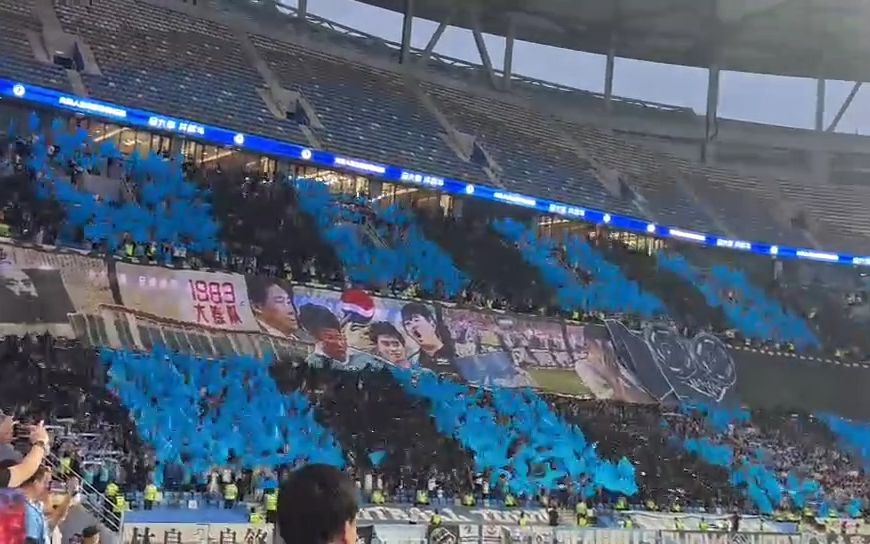 【中超】秀!大连人主场看台创意tifo!