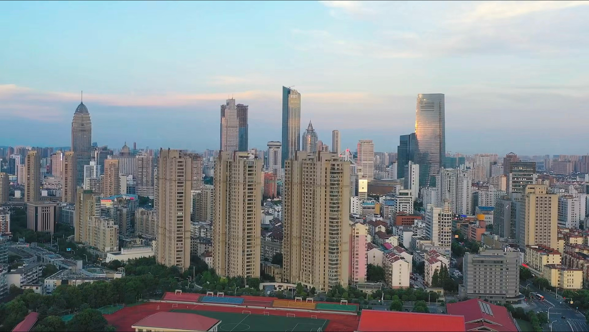 无锡这两年的经济增速，在江苏的万亿城市里有点掉队了！