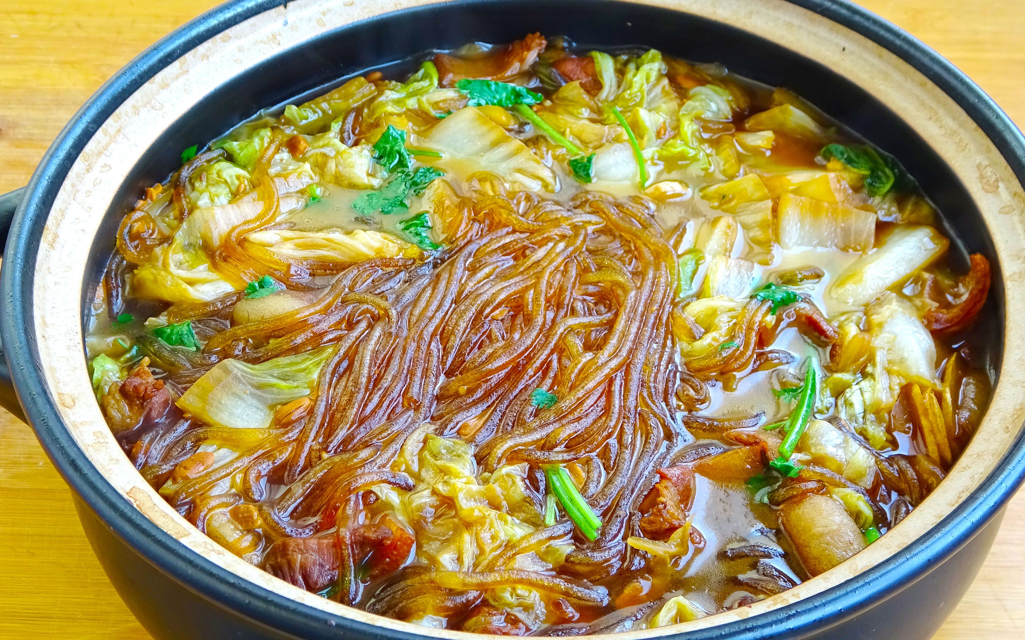 白菜炖粉条怎样做才好吃?诀窍在这里,鲜香美味,炖一锅都吃不够