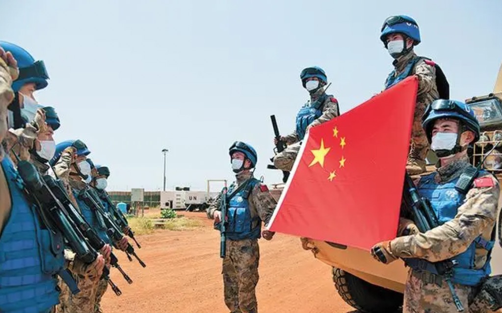 国际维和人员日致敬中国蓝盔中国已累计派出维和人员5万余人次