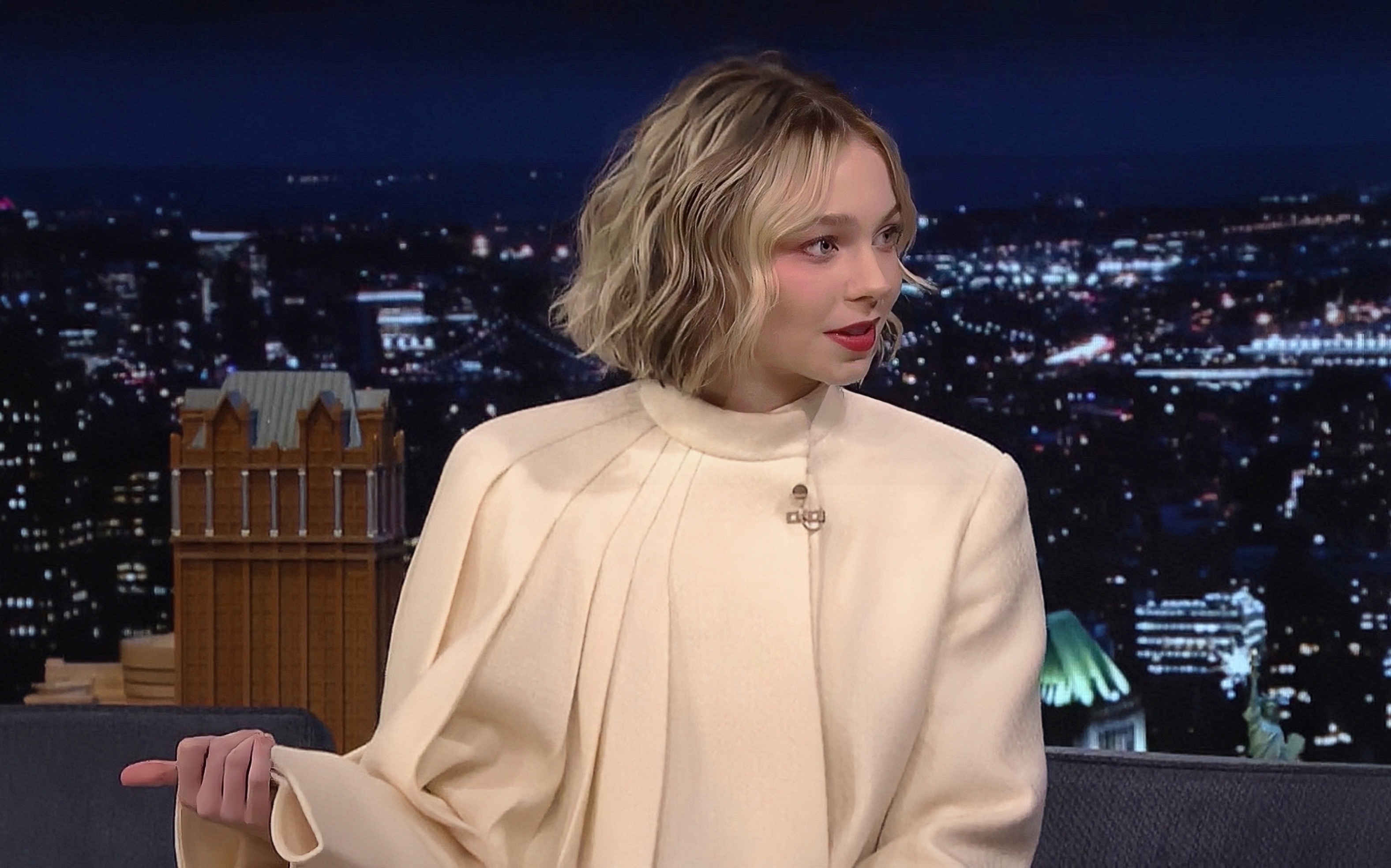 【中字】《星期三》狼女为了角色,参加狼人训练营