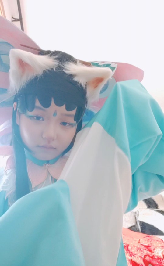 在下身宗小青,京剧猫小青cos,眼睛带不了美瞳,瞳色致歉