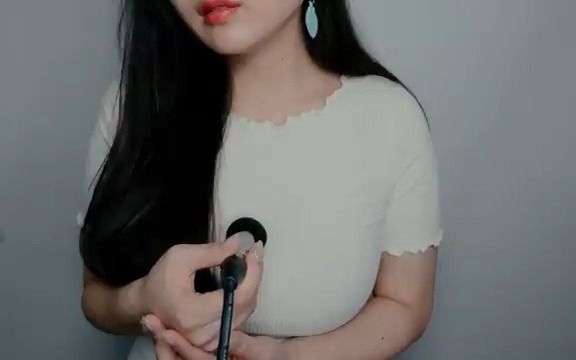 [图]ASMR heart beating Ear Blowing 心跳的声音