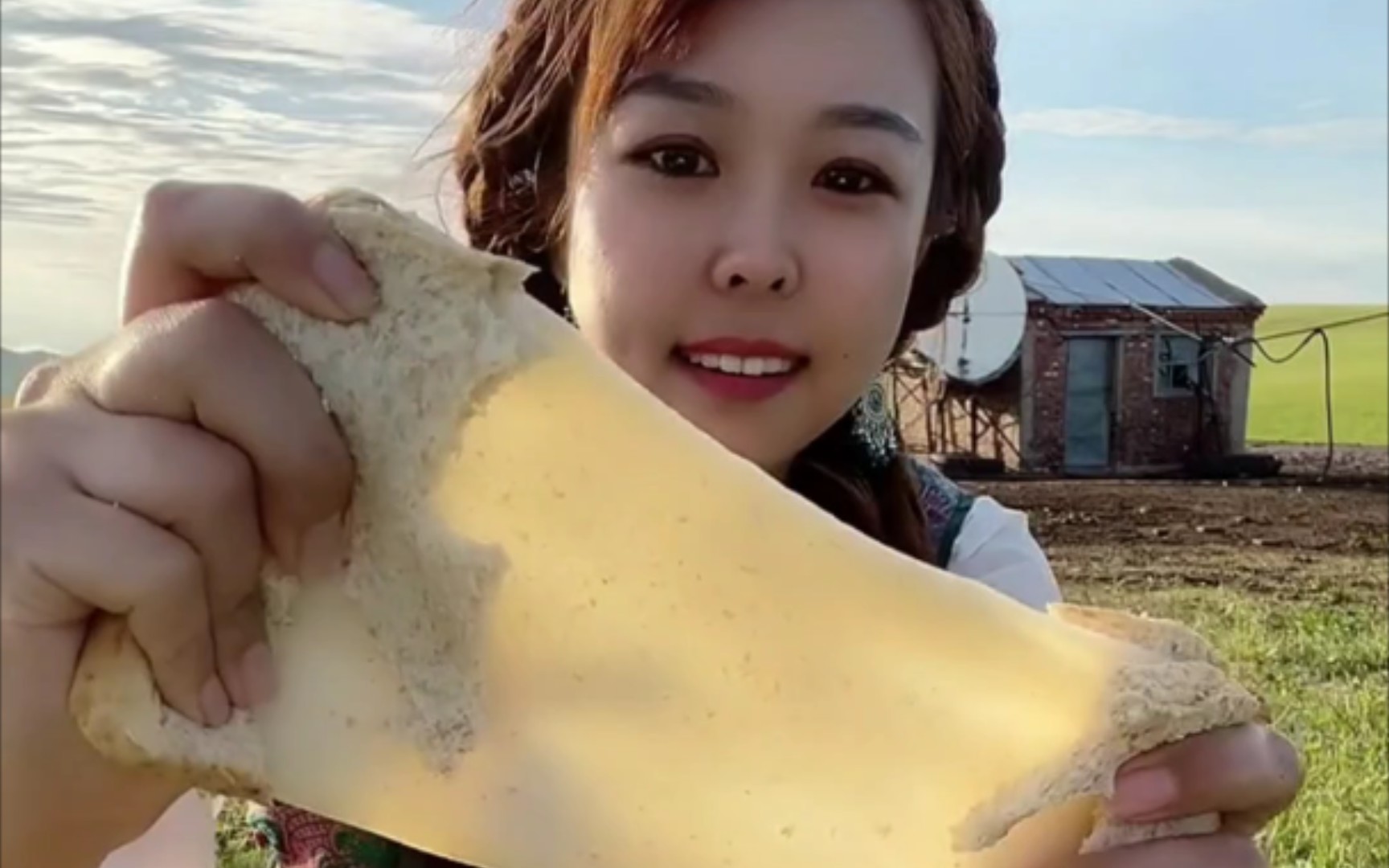 拉丝儿的奶美味,夹着面包软糯不腻_哔哩哔哩_bilibili