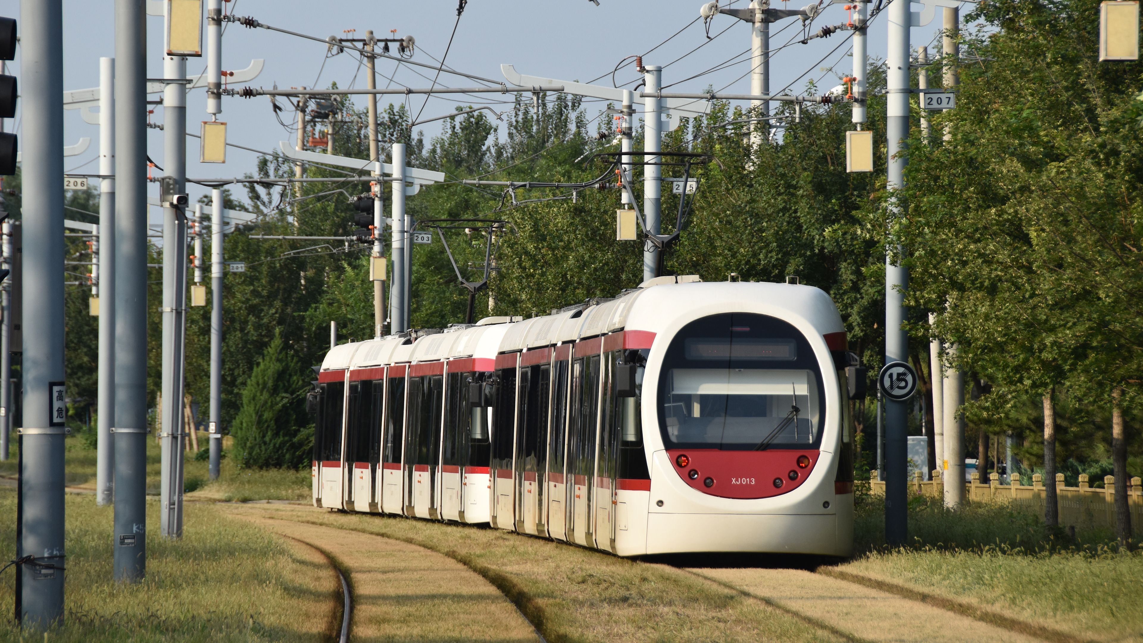 西郊线 xj016 xj017车组 巴沟站进站