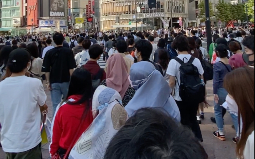 [图]10.1日，我在东京涉谷过马路差点被抬起来