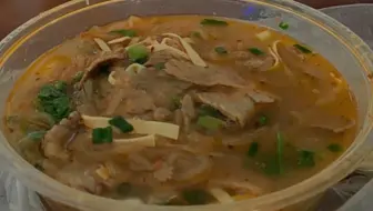 很久没吃过早点了，15块买了碗我最爱的牛肉粉丝，真香