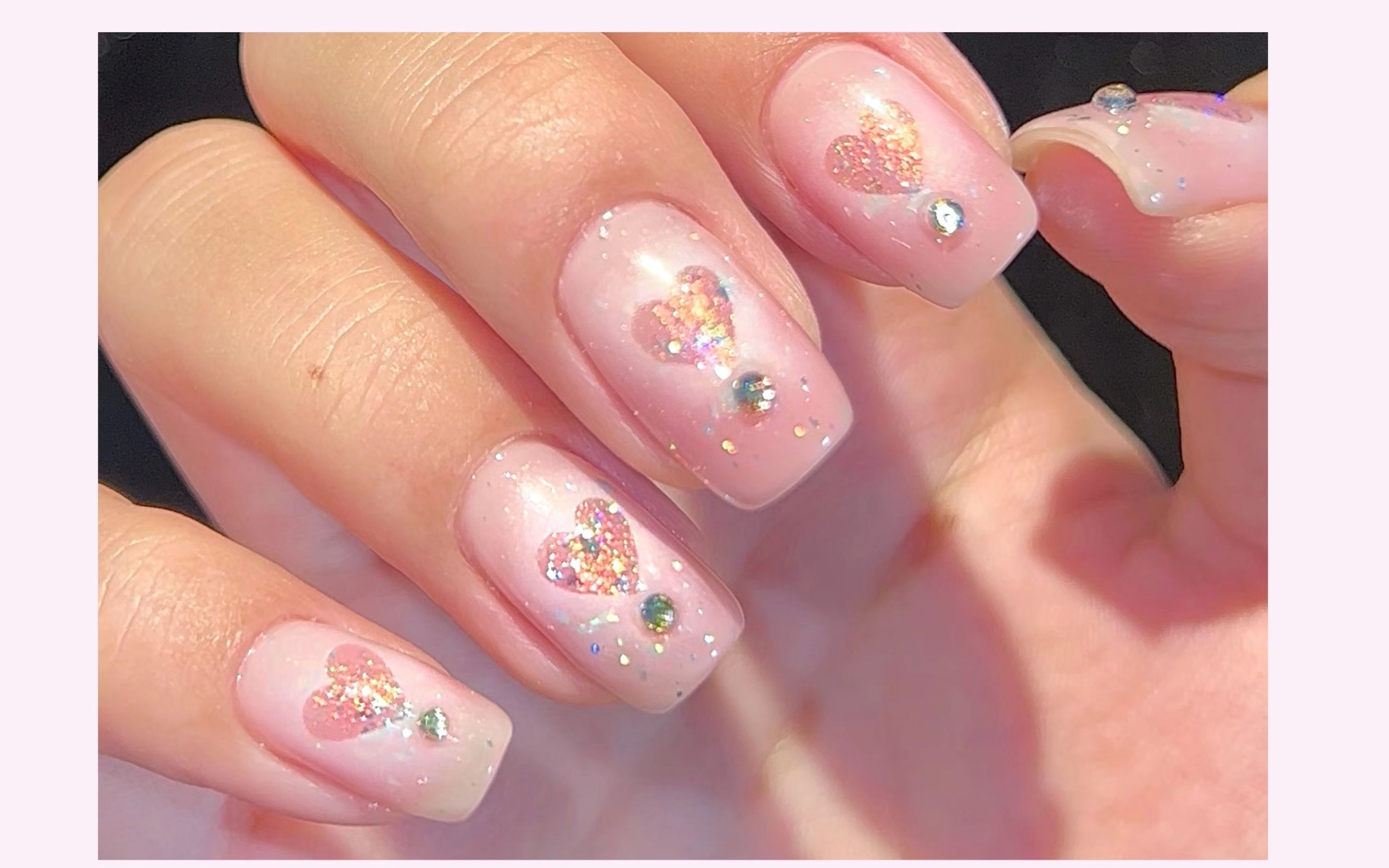 无需喷枪极光碎钻镂空爱心美甲款式教程亮闪闪的短甲款式也梦幻了碎钻