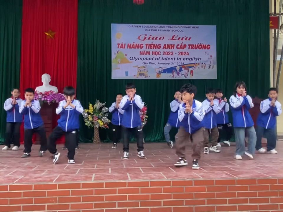 一群越南小学生练习科目三,太可爱了 【科目三】