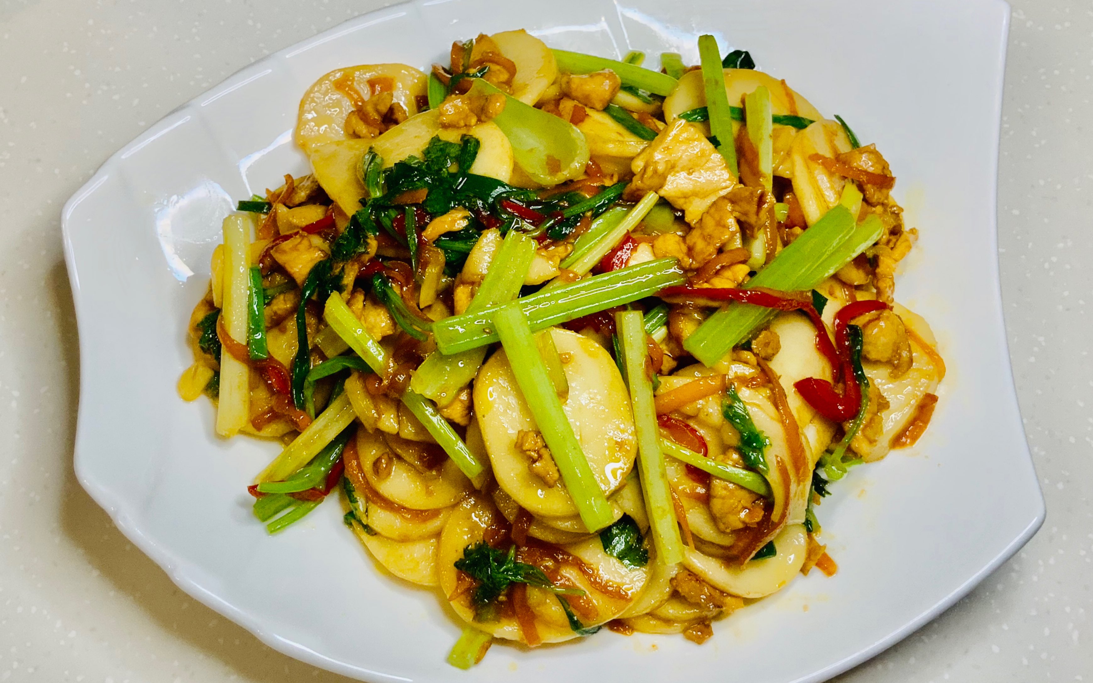 【周末美食】特制肉末炒年糕!专治挑食!_哔哩哔哩 (゜-゜)つロ 干杯~-