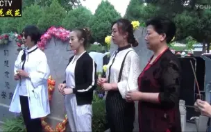 Télécharger la video: 李海燕带领弟子祭拜李世济老师、唐在炘之墓实况