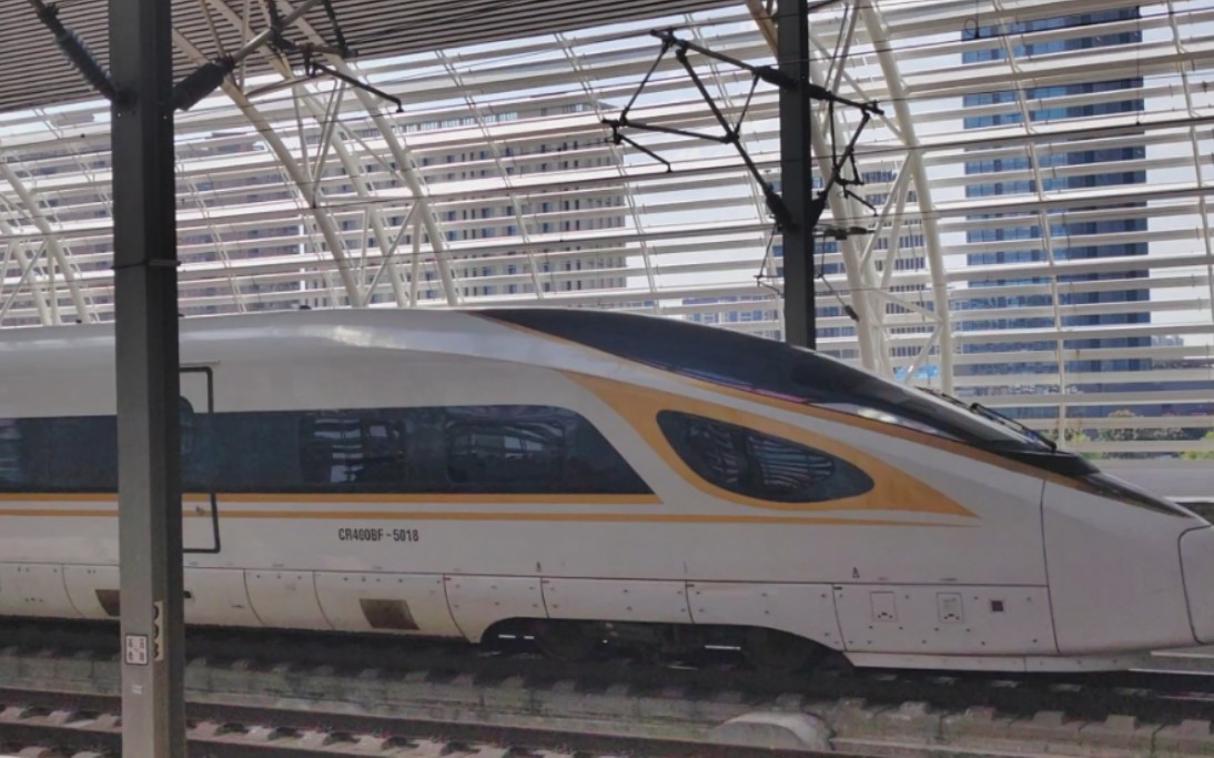 京沪高铁,上海虹桥开往北京南的g122次列车通过无锡东站