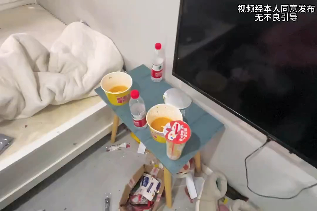 KTV上班的租客违约跑路看看有啥好东西